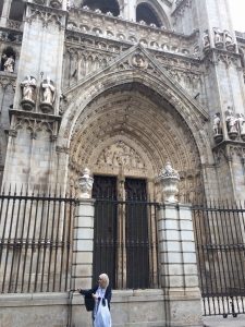 toledo-cathedral-w-muslim-selfie
